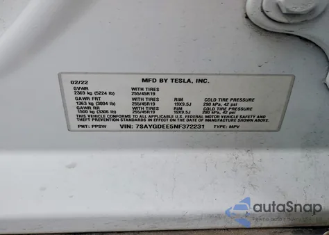 2022 Tesla Model Y z USA, uszkodzony, nr VIN 7SAYGDEE5NF372231